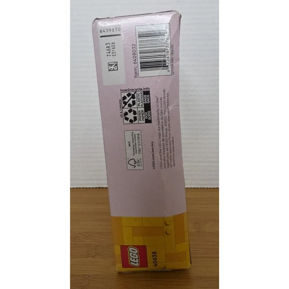 LEGO Iconic:‎ Heart Ornament (40638) New-- Box Damaged